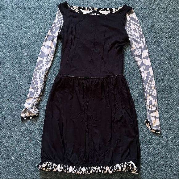 Leota Bubble Hem Dress with Ruched Long Sleeves and Ruching at th… - Picture 12 of 16